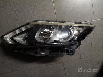 Faro sinistro usatoNissan Qashqai j11