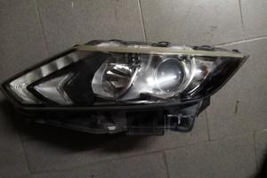 Faro sinistro usatoNissan Qashqai j11