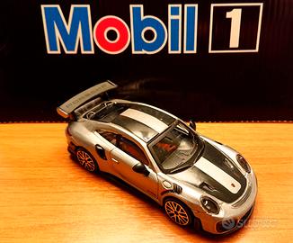 Bburago Porsche 911 (991.2) GT2 RS Weissach Pack