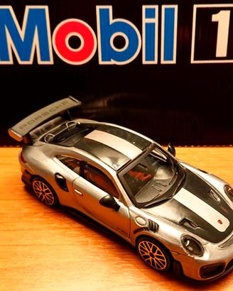 Bburago Porsche 911 (991.2) GT2 RS Weissach Pack