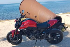 Ducati monster + 937