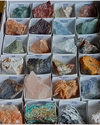 Condividi Minerali vari collezione 24 pezzi Crista