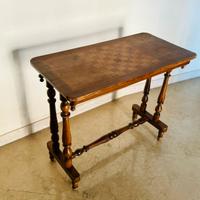 Elegante tavolo da gioco d’epoca