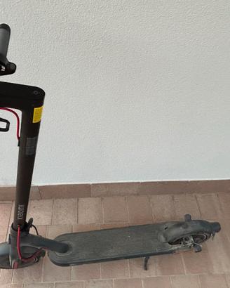 Monopattino Xiaomi Electric Scooter 4