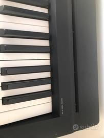 Pianoforte digitale Yamaha P-45 mobile e sgabello
