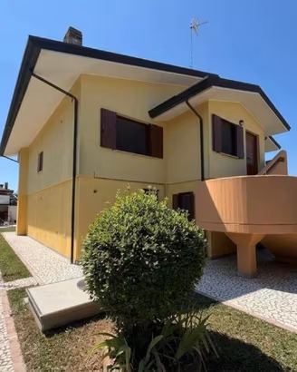 A POCHI MINUTI DA BIBIONE - PERFETTA VILLA IND...