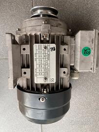 Motore trifase b3 0,55w