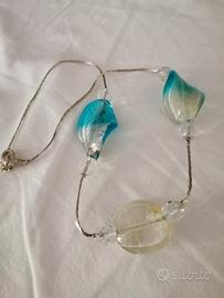 collana con ciondoli in vetro 