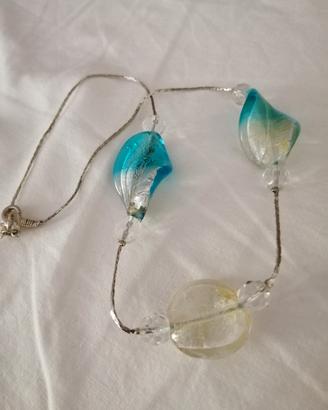 collana con ciondoli in vetro 