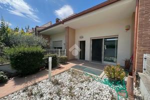 VILLA A SCHIERA A RIMINI