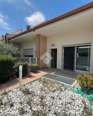 VILLA A SCHIERA A RIMINI