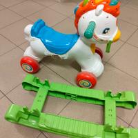 cavallino con ruote e dondolo