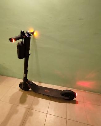 Monopattino elettrico Segway Ninebot E22