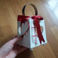 Portacandela bianco con cuore e nastro rosso