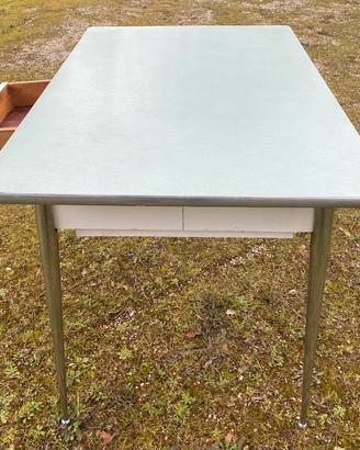 Tavolo anni 60 in formica con cassetto