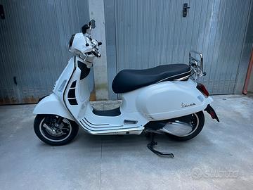 Vespa GTS super 300