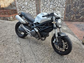 Ducati monster 696 
