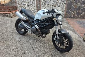 Ducati monster 696 