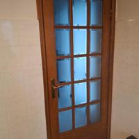  4 porte di legno con vetri e telai