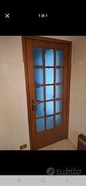  4 porte di legno con vetri e telai