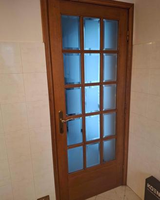  4 porte di legno con vetri e telai