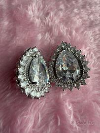 Orecchini a goccia con zirconi