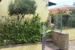 Villino con giardino e piscina cond