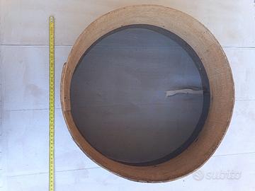 Setaccio danneggiato in legno e metallo 