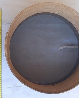 Setaccio danneggiato in legno e metallo 
