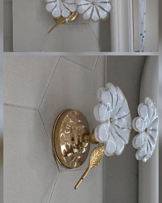 Set da bagno vintage in ottone e vetro opalino 