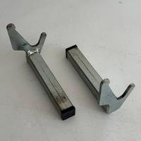 Coppia supporti a forchetta V per cavalletto moto