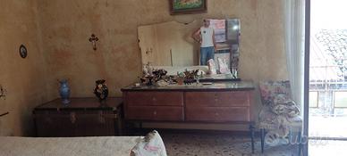 Comò con specchio vintage e baule