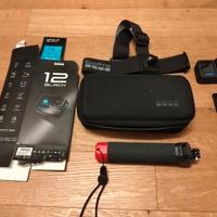 GoPro 12 Black completa di accessori