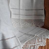Set asciugamani lino con balze a uncinetto