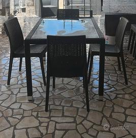 Tavolo e 4 sedie