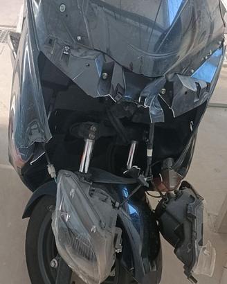 Honda forza 250 2005 per ricambi. No a pezzi
