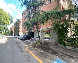Via rossini, locale di 70 mq. libero