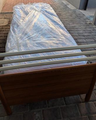 letto singolo con materasso a 50 €