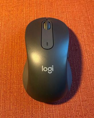 Mouse Logitech Signature M650 per mancini