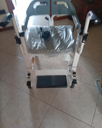 Sedia per disabili con sollevatore elettrico 