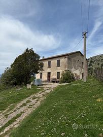 Casolare con terreno agricolo