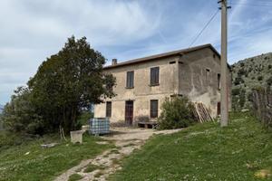 Casolare con terreno agricolo