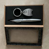 Penna con portachiavi
