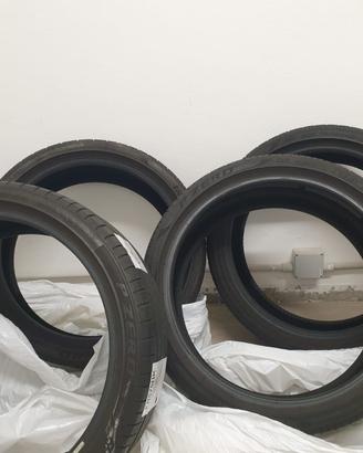 Gomme PIRELLI P ZERO 255/35/21 estive
