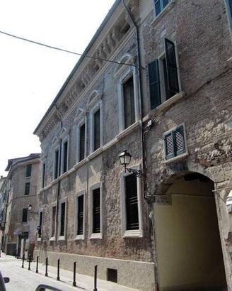 Palazzo / Stabile di 1000 m² a Brescia