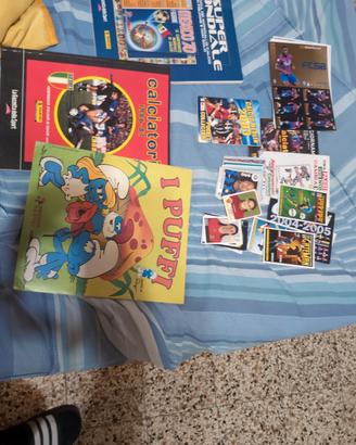 lotto misto album figurine calciatori e puffi 