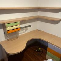 Scrivania angolare + mensole + cassettiera