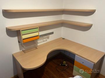 Scrivania angolare + mensole + cassettiera
