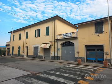 Palazzo 820 mq box triplo,posizione strategica
