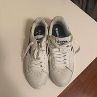 Diadora